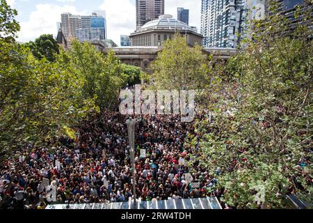 MELBOURNE, AUSTRALIA, 16 marzo: Marzo in marzo protesta per il potere popolare, un voto di sfiducia nei liberali, Tony Abbott guidò il governo Foto Stock
