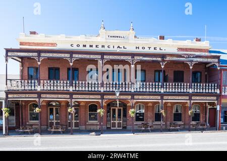 Beechworth, Australia, 27 aprile 2014: The Commercial Hotel nel centro storico di Beechworth in una fredda giornata autunnale a Victoria, Australia Foto Stock