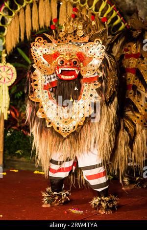 UBUD, BALI, INDONESIA, 5 settembre 2014: Uno spettacolo tradizionale balinese nel centro di Ubud, Bali, Indonesia Foto Stock