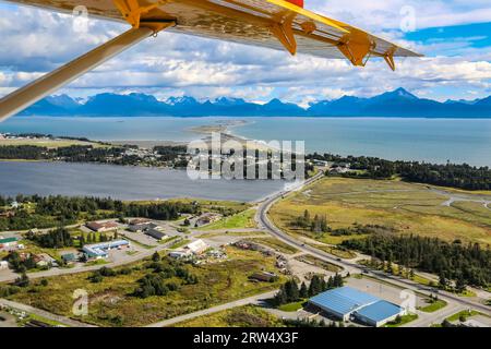 Vista aerea da un aereo di Homer Spit e Kachemak Bay, Kenai Peninsula, Alaska Foto Stock