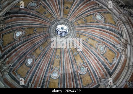 Vista interna della Basilica di Estrela (Cupula) a Lisbona, Portogallo Foto Stock