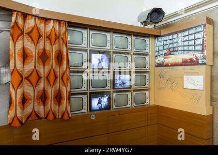 Traenpalast (Palazzo delle lacrime), ex sala di uscita del valico di frontiera Bahnhof Friedrichstrasse nel quartiere Mitte di Berlino, memoriale e. Foto Stock