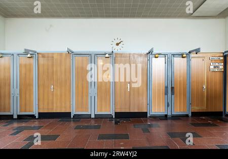 Traenpalast (Palazzo delle lacrime), ex sala di uscita del valico di frontiera Bahnhof Friedrichstrasse nel quartiere Mitte di Berlino, memoriale e. Foto Stock