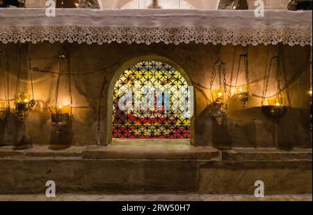 Santuario con le reliquie di San Nicola, Nicola di Myra, III-IV secolo. Morte e commemorazione il 6 dicembre, pellegrinaggio per Occidente e Orientale Foto Stock