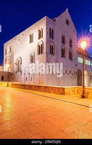 Lavori a est e a nord della Cattedrale di San Nicola, chiesa di pellegrinaggio con le reliquie di San Nicola, inizio della costruzione Foto Stock