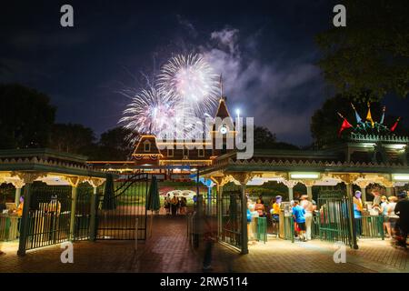 Los Angeles, USA, 13 luglio 2014: Il famoso ingresso al parco a tema Disney Land ad Anaheim, Los Angeles Foto Stock