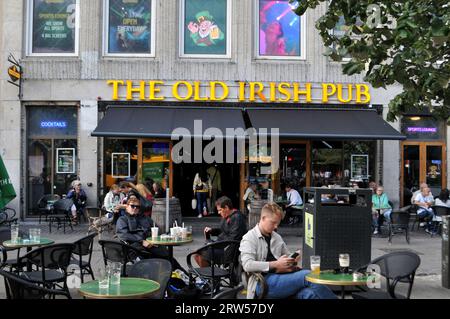 Copenaghen/Danimarca/16 settembre 2023/servizio all'aperto presso il vecchio pub irlandese sulla verstesrbrogade nella capitale danese. (Foto: Francis Joseph Dean/Dean Pictures) Foto Stock