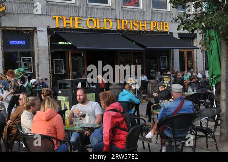 Copenaghen/Danimarca/16 settembre 2023/servizio all'aperto presso il vecchio pub irlandese sulla verstesrbrogade nella capitale danese. (Foto: Francis Joseph Dean/Dean Pictures) Foto Stock