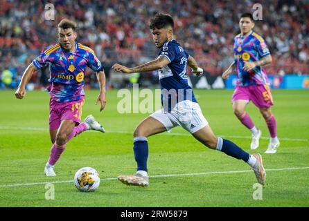 Toronto, Canada. 16 settembre 2023. Ryan Raposo (C) di Vancouver Whitecaps sfonda durante il match di Major League Soccer (MLS) 2023 tra Toronto FC e Vancouver Whitecaps al BMO Field di Toronto, Canada, il 16 settembre 2023. Crediti: Zou Zheng/Xinhua/Alamy Live News Foto Stock