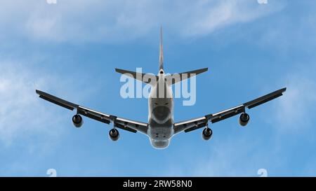 Richmond, British Columbia, Canada. 16 settembre 2023. Un jet di linea Boeing 747-400 Lufthansa (D-ABTL) trasportato in volo dopo il decollo dall'aeroporto internazionale di Vancouver. (Immagine di credito: © Bayne Stanley/ZUMA Press Wire) SOLO USO EDITORIALE! Non per USO commerciale! Foto Stock