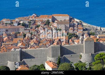 Mura della città e città vecchia di Dubrovnik, Croazia (2) Foto Stock