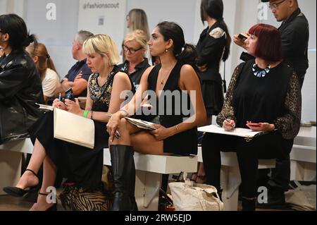 Londra, Regno Unito. 16 settembre 2023. Per le poesie provenienti dalla Cina in mostra al Fashion Scout China presenta x Ones to Watch - Day 3, Londra, Regno Unito. Credito: Vedere li/Picture Capital/Alamy Live News Foto Stock