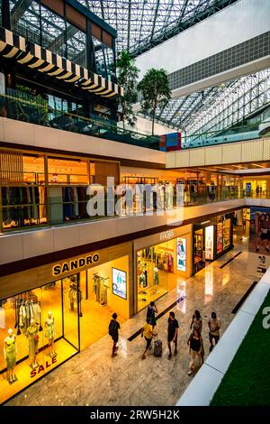 Il Raffles City e' un grande complesso situato nel quartiere Civico all'interno del centro citta'-stato di Singapore. Foto Stock