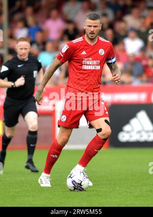 Ben Gladwin di Crawley durante la partita Sky Bet EFL League Two tra Crawley Town e Tranmere Rovers al Broadfield Stadium , Crawley , Regno Unito - 16 settembre 2023 foto Simon Dack / Telephoto Images solo per uso editoriale. Niente merchandising. Per le immagini di calcio si applicano le restrizioni fa e Premier League, incluso l'utilizzo di Internet/dispositivi mobili senza licenza FAPL. Per ulteriori informazioni, contattare Football Dataco Foto Stock