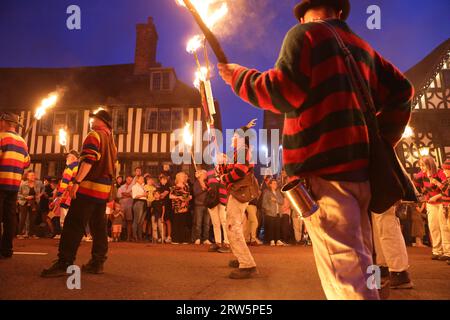 Mayfield, Sussex, Regno Unito 16 settembre 2023. L'evento annuale che ricorda i 4 martiri protestanti locali bruciati sul rogo per la loro fede sotto la regina Maria, il 24 settembre 1556. Gestito dalla Mayfield Bonfire Society, è sempre una serata spettacolare nel centro della graziosa Mayfield. Credito : Monica Wells/Alamy Live News Foto Stock