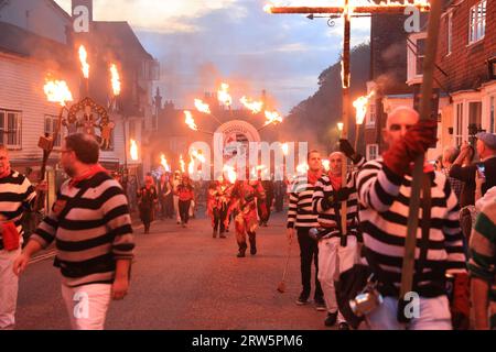 Mayfield, Sussex, Regno Unito 16 settembre 2023. L'evento annuale che ricorda i 4 martiri protestanti locali bruciati sul rogo per la loro fede sotto la regina Maria, il 24 settembre 1556. Gestito dalla Mayfield Bonfire Society, è sempre una serata spettacolare nel centro della graziosa Mayfield. Credito : Monica Wells/Alamy Live News Foto Stock