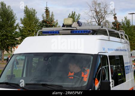 San Pietroburgo, Russia. 16 settembre 2023. L'auto del servizio di soccorso di emergenza nel Primorsky Victory Park. La finale della competizione di manovre ad alta velocità sui camion antincendio 'Highway-01' si è svolta nella capitale del Nord. 16 dei più forti equipaggi di unità antincendio e di soccorso e unità di soccorso di emergenza da San Pietroburgo, Pskov, Vologda, Novgorod e Leningrado sono arrivati all'inizio. (Foto di Maksim Konstantinov/SOPA Images/Sipa USA) credito: SIPA USA/Alamy Live News Foto Stock