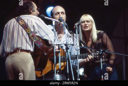 Peter, Paul e Mary si esibiscono in concerto a Central Park a New York nel 1978. Foto Stock