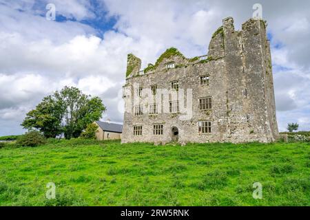 Castello di Leamaneh, torre House del XV secolo, The Burren, County Clare, Irlanda, Regno Unito Foto Stock