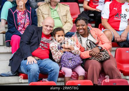 Rotterdam, Paesi Bassi. 17 settembre 2023. Rotterdam - tifosi del Feyenoord durante la partita tra Feyenoord V1 contro fortuna Sittard V1 a Nieuw Varkenoord il 17 settembre 2023 a Rotterdam, Paesi Bassi. Credito: Immagini da Box a Box/Alamy Live News Foto Stock