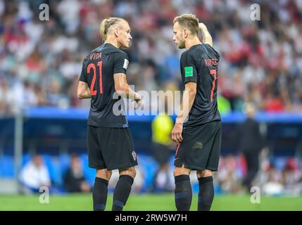 Sochi, Russia – 7 luglio 2018. Il difensore della nazionale croata Domagoj Vida e il centrocampista Ivan Rakitic durante i quarti di finale della Coppa del mondo 2018 Rus Foto Stock