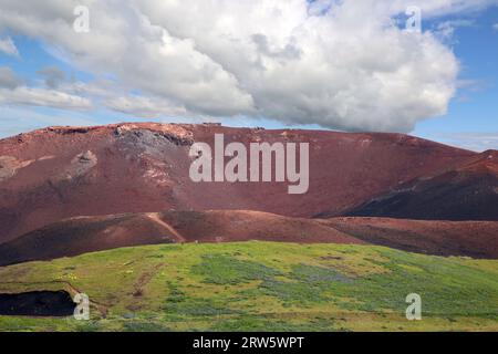 Vista del vulcano Eldfell sull'isola di Heimaey-Vestmannaeyjar-Isole Westman-Islanda Foto Stock
