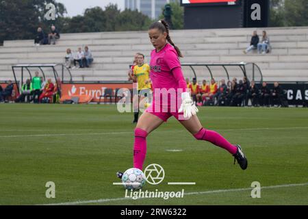 Rotterdam, Paesi Bassi. 17 settembre 2023. Rotterdam, Paesi Bassi, 17 settembre 2023: Oliwia Szymczak (20 Feyenoord) in azione durante la partita Eredivisie Vrouwen tra Feyemoord e fortuna Sittard a Varkenoord a Rotterdam, Paesi Bassi. (Leiting Gao/SPP) credito: SPP Sport Press Photo. /Alamy Live News Foto Stock