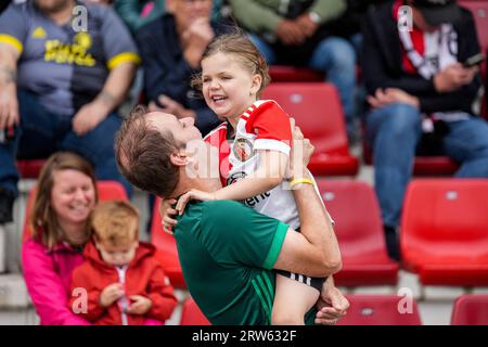 Rotterdam, Paesi Bassi. 17 settembre 2023. Rotterdam - tifosi del Feyenoord durante la partita tra Feyenoord V1 contro fortuna Sittard V1 a Nieuw Varkenoord il 17 settembre 2023 a Rotterdam, Paesi Bassi. Credito: Immagini da Box a Box/Alamy Live News Foto Stock