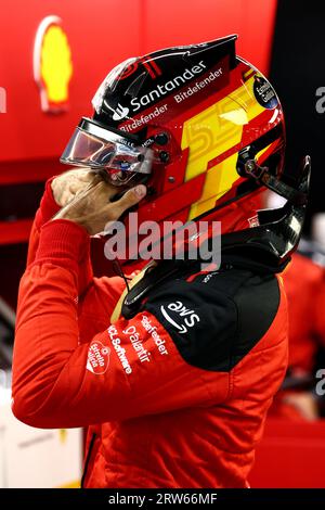 Singapore, Singapore. 17 settembre 2023. Carlos Sainz Jr (ESP) Ferrari. Formula 1 World Championship, Rd 16, Gran Premio di Singapore, domenica 17 settembre 2023. Circuito di Marina Bay Street, Singapore. Crediti: James Moy/Alamy Live News Foto Stock