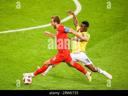 Mosca, Russia – 3 luglio 2018. L'attaccante della nazionale inglese Harry Kane contro il centrocampista colombiano Jefferson Lerma durante la Coppa del mondo 2018 Rou Foto Stock