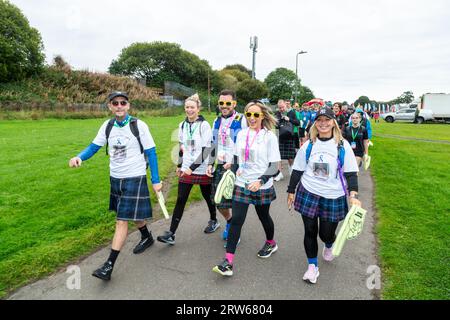 Edimburgo, Scozia. 17 settembre 2023. Camminatori che iniziano il Mighty Stride 21 Mile Charity Walk © Richard Newton / Alamy Live News Foto Stock