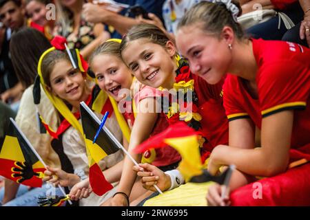 Hasselt, Belgio. 17 settembre 2023. I tifosi reagiscono durante una partita di doppio tra la coppia belga Gille-Vliegen e la coppia uzbeka Fomin-Shin, la terza partita nel primo turno del girone del mondo di Coppa Davis tra Belgio e Uzbekistan, domenica 17 settembre 2023, ad Hasselt. BELGA PHOTO JASPER JACOBS Credit: Belga News Agency/Alamy Live News Foto Stock