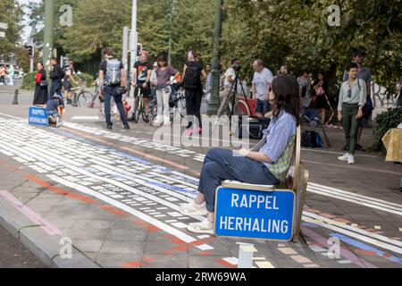 Bruxelles, Belgio. 17 settembre 2023. La figura mostra la domenica senza auto nella regione di Bruxelles, capitale, domenica 17 settembre 2023. In diverse città e città in tutto il Belgio viene organizzata una domenica senza auto o altri mezzi di trasporto motorizzati. BELGA PHOTO HATIM KAGHAT Credit: Belga News Agency/Alamy Live News Foto Stock