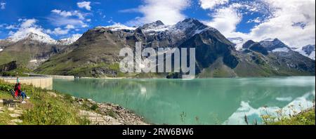 Vista panoramica del serbatoio di stoccaggio Mooserboden delle centrali elettriche Kaprun nel parco nazionale High Tauern, Austria Foto Stock