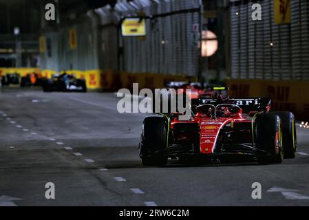 Singapore, Singapore. 17 settembre 2023. Carlos Sainz Jr (ESP) Ferrari SF-23. Formula 1 World Championship, Rd 16, Gran Premio di Singapore, domenica 17 settembre 2023. Circuito di Marina Bay Street, Singapore. 17.09.2023. Campionato del mondo di formula 1, Rd 16, Gran Premio di Singapore, circuito di Marina Bay Street, Singapore, giornata della corsa. Il credito fotografico dovrebbe essere: XPB/Press Association Images. Credito: XPB Images Ltd/Alamy Live News Foto Stock