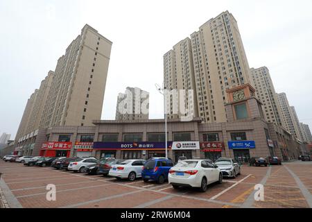 LUANNAN COUNTY, Cina - 5 settembre 2021：il paesaggio architettonico urbano si trova in una piccola contea, nella Cina settentrionale Foto Stock