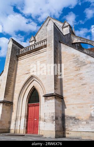 ingresso all'abbazia di saint germain d'auxerre chiesa in stile gotico nel dipartimento di yonne in francia Foto Stock