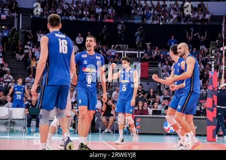 Roma, Italia. 16 settembre 2023. Giocatori italiani durante la finale della medaglia d'oro del CEV Eurovolley 2023 maschile tra Italia e Polonia. La Polonia conquista la vittoria del CEV Euroovolley 2023 battendo l'Italia con un punteggio di 0-3 credito: SOPA Images Limited/Alamy Live News Foto Stock