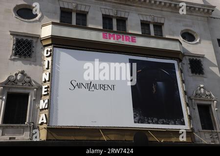 Annuncio Saintlaurent all'esterno del CLOSED Empire Cinema Haymarket, Londra, Regno Unito, settembre 2023 Foto Stock