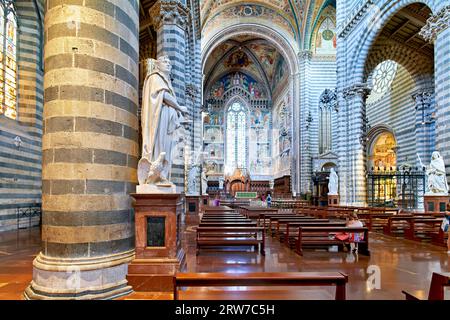 Orvieto Umbria Italia. L'interno della cattedrale Foto Stock