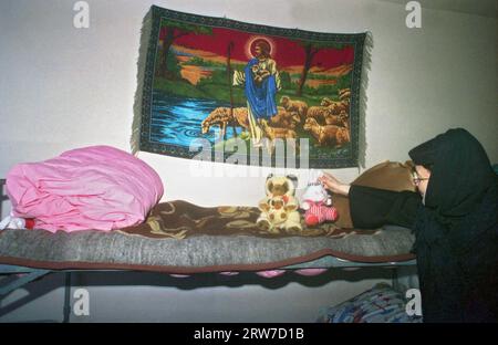 Branesti, Contea di Ilfov, Romania, 1999. Seminario teologico dormitorio per ragazze al Monastero di Pasarea. Foto Stock