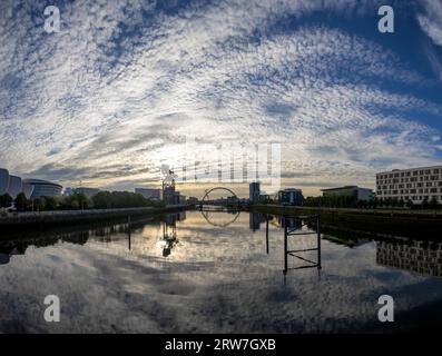 Alba sul Clyde Waterfront nel centro di Glasgow, Scozia Foto Stock