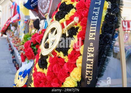 Monumento nazionale spontaneo per i soldati caduti dei PMC Wagner a Mosca. Memoriale della compagnia militare privata dei soldati Yevgeny Prigozhi Foto Stock