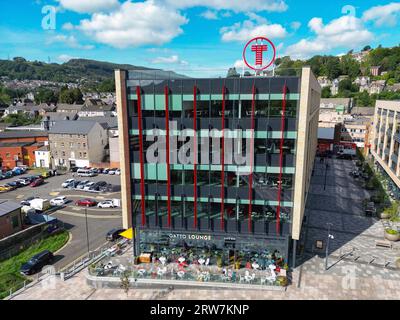 Pontypridd, Galles - 12 settembre 2023: Vista droni degli uffici centrali di Transport for Wales nel centro della città Foto Stock