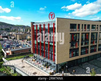 Pontypridd, Galles - 12 settembre 2023: Vista droni degli uffici centrali di Transport for Wales nel centro della città Foto Stock