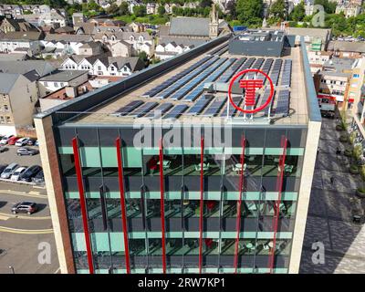 Pontypridd, Galles - 12 settembre 2023: Vista droni degli uffici centrali di Transport for Wales nel centro della città Foto Stock