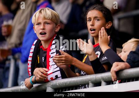 Rotterdam, Paesi Bassi. 17 settembre 2023. ROTTERDAM, PAESI BASSI - 17 SETTEMBRE: Tifosi e tifosi dell'Excelsior Rotterdam prima della partita olandese dell'Eredivisie tra l'Excelsior Rotterdam e l'Almere City FC al Van Donge & De Roo Stadion il 17 settembre 2023 a Rotterdam, Paesi Bassi. (Foto di Joris Verwijst/Orange Pictures) credito: Orange Pics BV/Alamy Live News Foto Stock