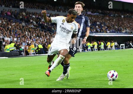 Madrid, Spagna. 17 settembre 2023. Madrid, Spagna. 17 settembre 2023. Il Rodrygo del Real Madrid in azione durante la Liga EA Sports Match Day 5 tra il Real Madrid e il Real Sociedad allo Stadio Santiago Bernabeu di Madrid, Spagna, il 17 settembre 2023. Crediti: Edward F. Peters/Alamy Live News Credit: Edward F. Peters/Alamy Live News Foto Stock