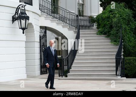 Washington, Stati Uniti. 17 settembre 2023. Il presidente degli Stati Uniti Joe Biden lascia la Casa Bianca a Washington, DC si dirige a New York per partecipare all'Assemblea generale delle Nazioni Unite domenica 17 settembre 2023. Foto di Chris Kleponis/UPI Credit: UPI/Alamy Live News Foto Stock