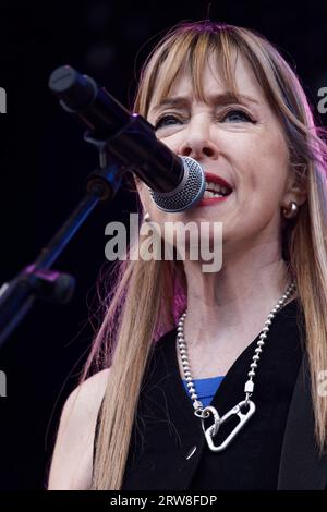 Bretigny sur Orge, Francia. 17 settembre 2023. Suzanne Vega si esibisce sul palco di ZEBROCK Nina Simone durante la Festa di Humanite il 17 settembre 2023 a Bretigny sur Orge, in Francia. Crediti: Bernard Menigault/Alamy Live News Foto Stock